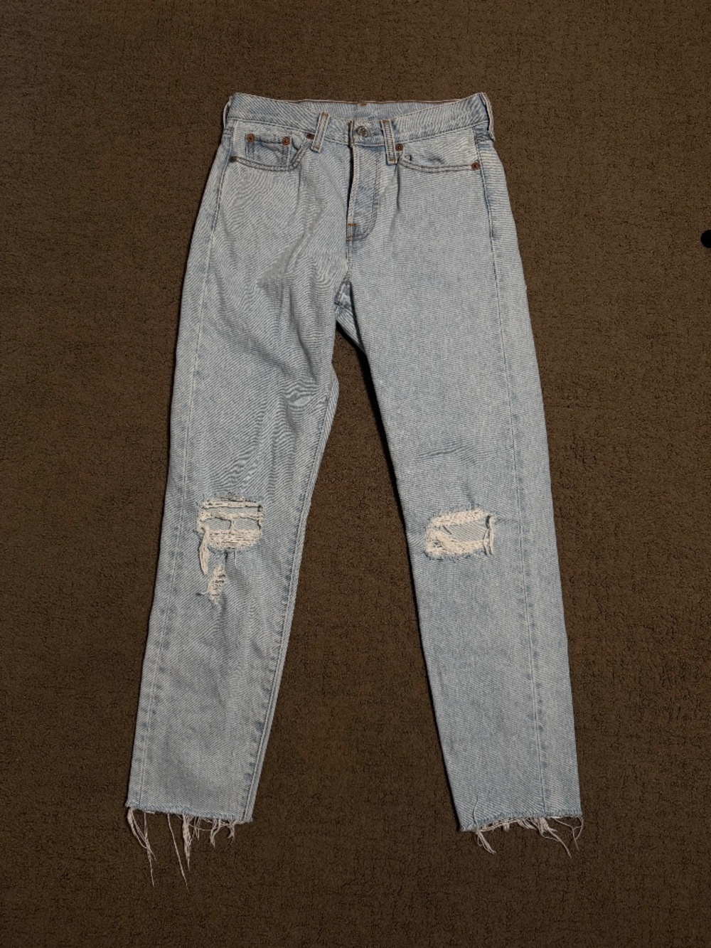 Levi’s Women’s Wedgie Straight Distressed Raw Hem Jeans Light Wash Size 26